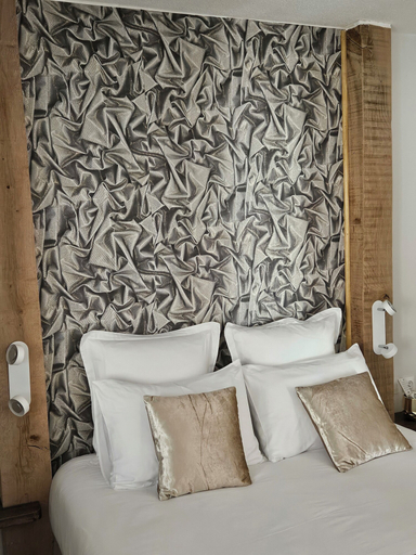 Bedroom 5, Les Secrets du Defends, Var