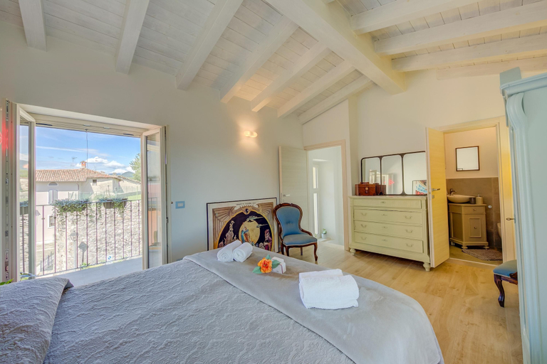 Room 3, Henry-historic Center 300mt From Lake, Brescia