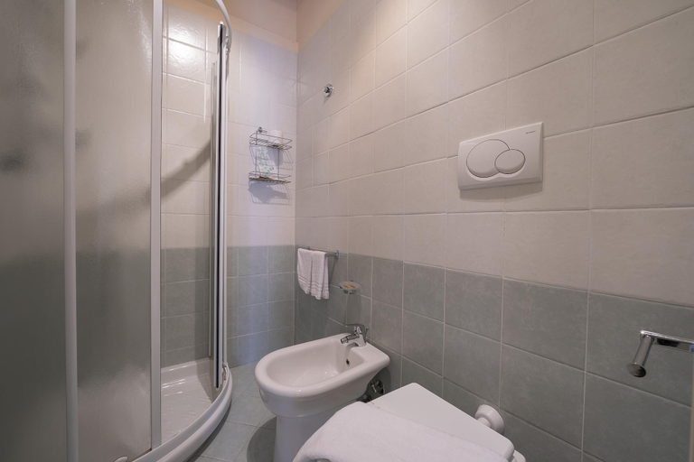 Room 3, Orange Apartment Desenzano With Wi-fi, Brescia