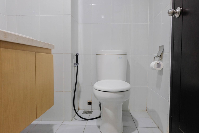 Bathroom 4, Cozy 1BR Apartment Casa De Parco BSD By Travelio, Tangerang