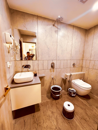 Bathroom 3, Hotel El Lujo, Banas Kantha