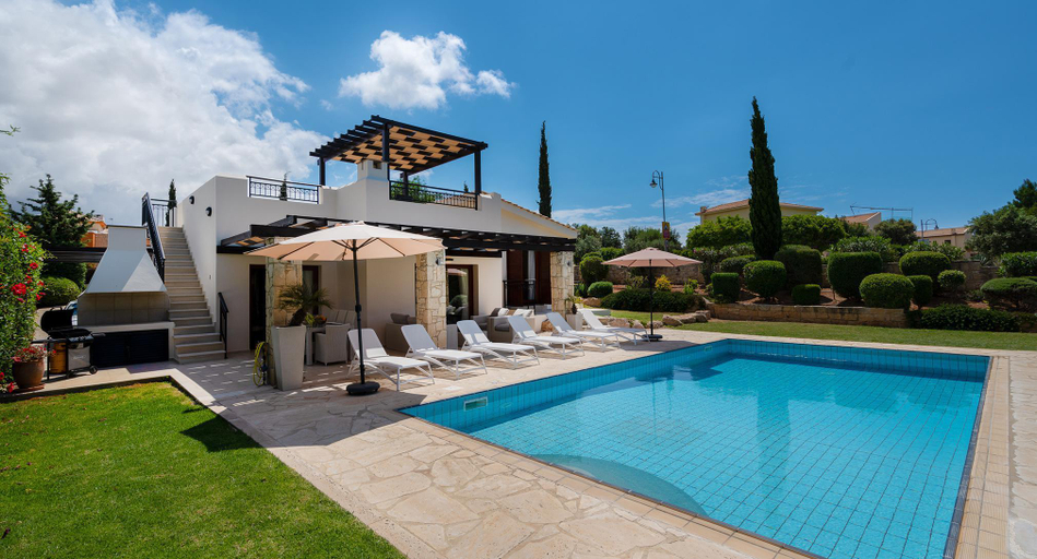 Sport & Beauty 2, Great outside space, sunny garden and private pool - Villa Lara. Aphrodite Hills Resort.