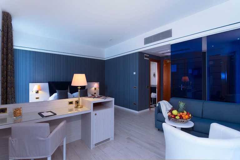 Others 5, Parma and Congressi Hotel, Parma