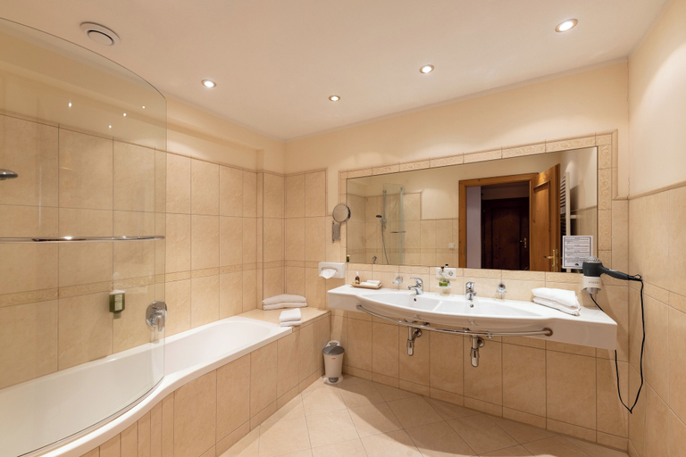 Bathroom 3, Hotel Gletscherblick, Imst