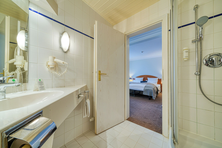 Bathroom 5, Parkhotel Am Glienberg by Fairway Hotels, Vorpommern-Greifswald
