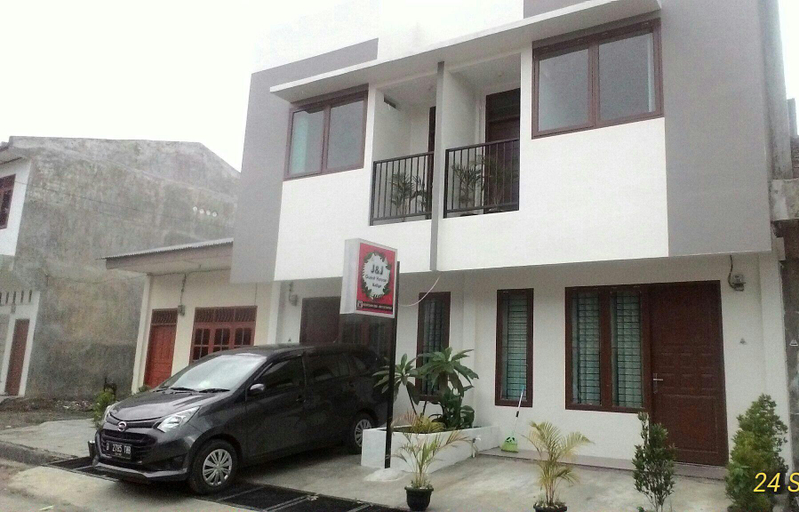 Balige J&J Guesthouse 1 rumah 3 kamar tidur, Toba