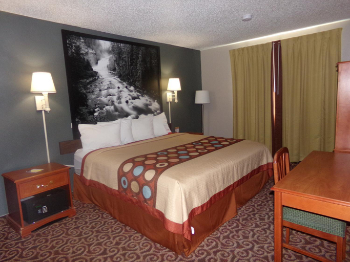 Bedroom 3, Super 8 by Wyndham Gillette, Campbell