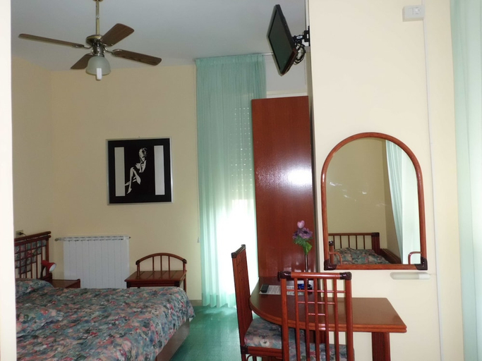 Bedroom 2, Hotel Cinque Terre, La Spezia