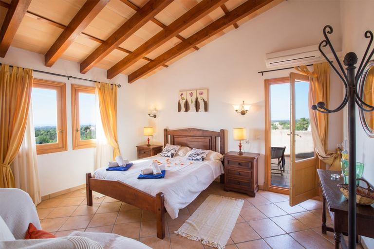 Room 4, Can Marines in Santa y, Baleares