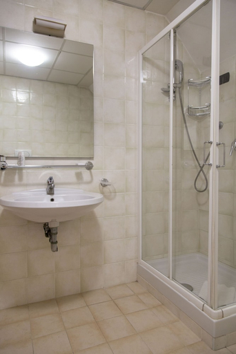 Bathroom 5, Grand Hotel del Parco, L'Aquila