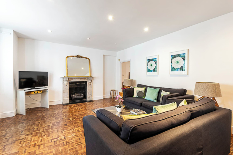 Others 5, Charming Kensington Apartment, London