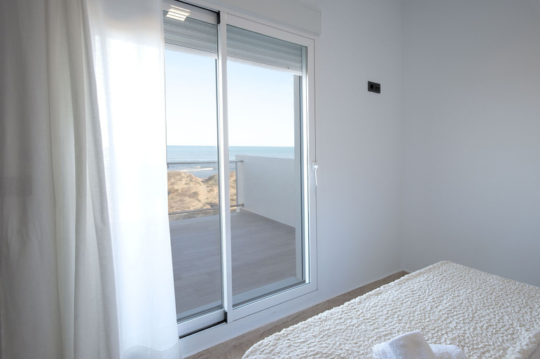 Room 3, Vistamar 1 in Oliva With 2 Bedrooms and 1 Bathrooms, Valencia