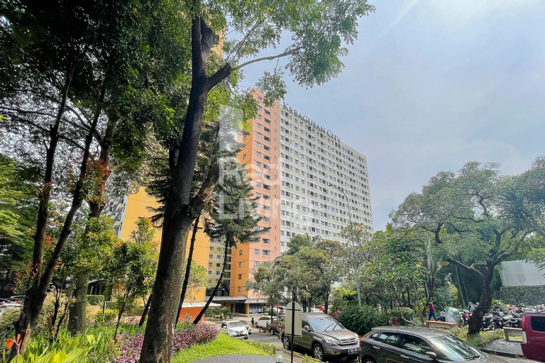 Exterior & Views 24