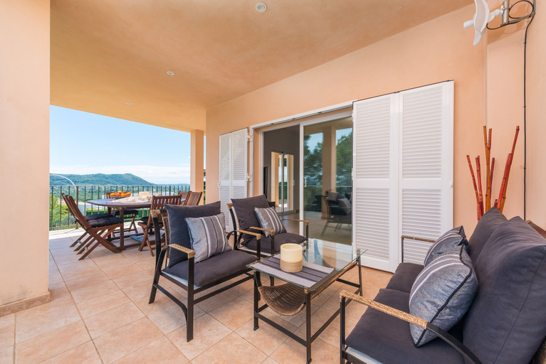 Room 5, Talaiot 25 in Inca With 4 Bedrooms and 3 Bathrooms, Baleares