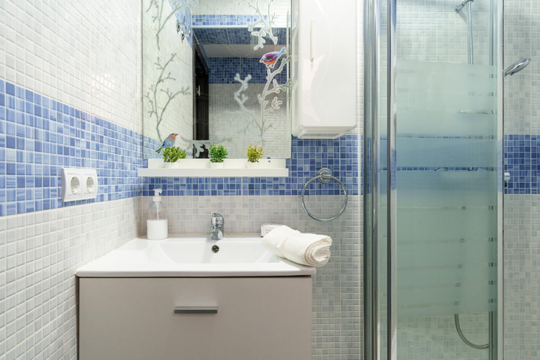 Bathroom 4, Nerja City Center Apartment, Málaga