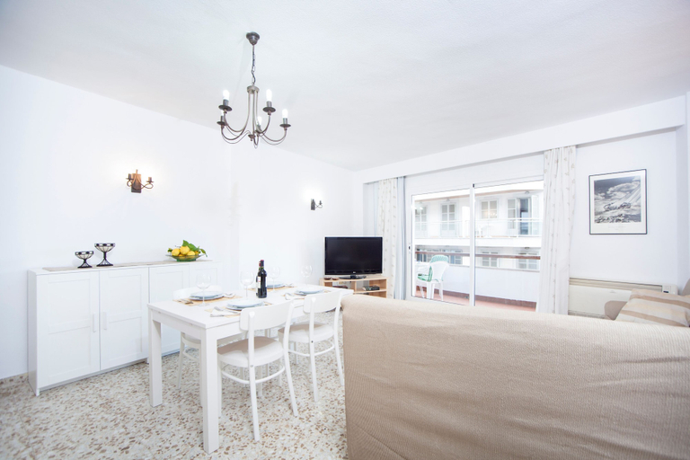 Room 4, Curling in Alc dia With 3 Bedrooms and 1 Bathrooms, Baleares