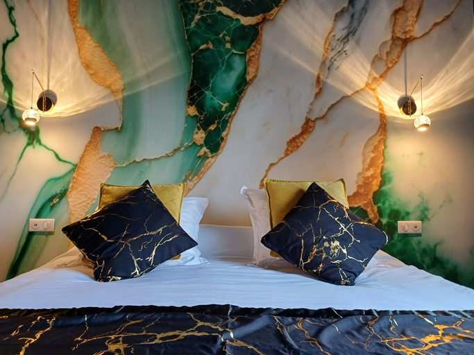 Bedroom 3, Belenos, Côte-d'Or