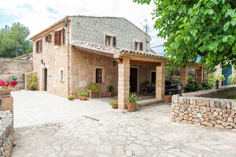 Room 4, Can Rovey in Inca With 4 Bedrooms and 4 Bathrooms, Baleares