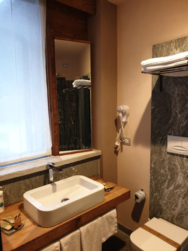 Bathroom 13