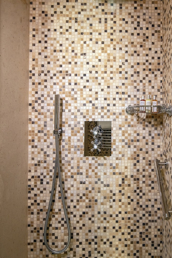 Bathroom 4, Rose Garden Palace, Rome