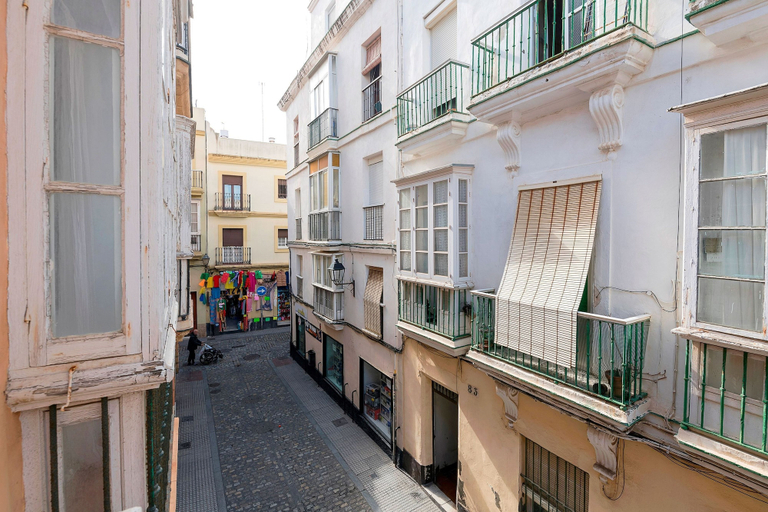 Room 5, Starlight in Cadiz With 3 Bedrooms and 1 Bathrooms, Cádiz
