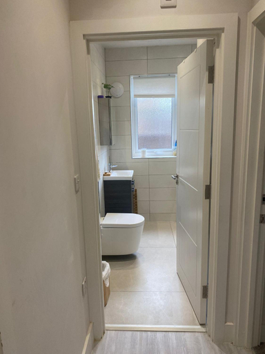 Bathroom 2, Deluxe Single room only for one adult, London