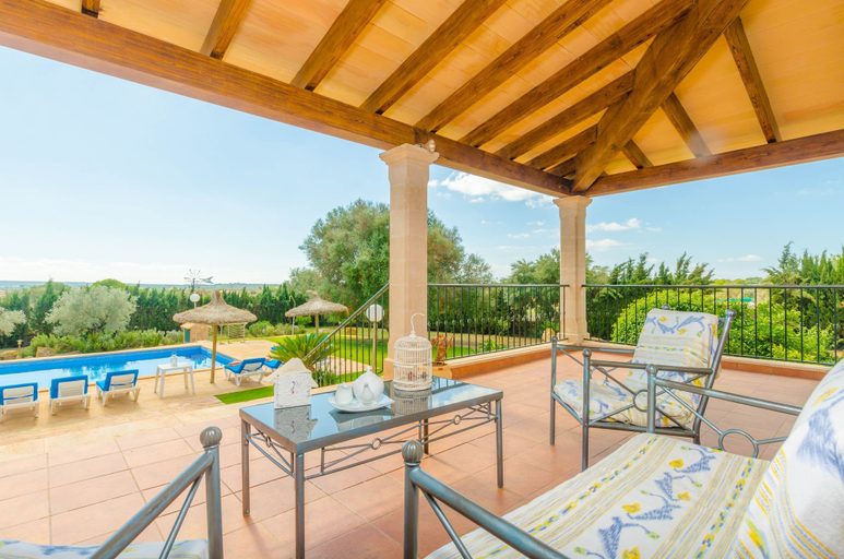Room 3, Can Bou in Santa y With 4 Bedrooms and 3 Bathrooms, Baleares