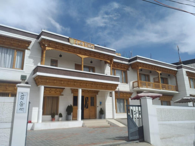 Exterior & Views 1, Zippino l2, Leh