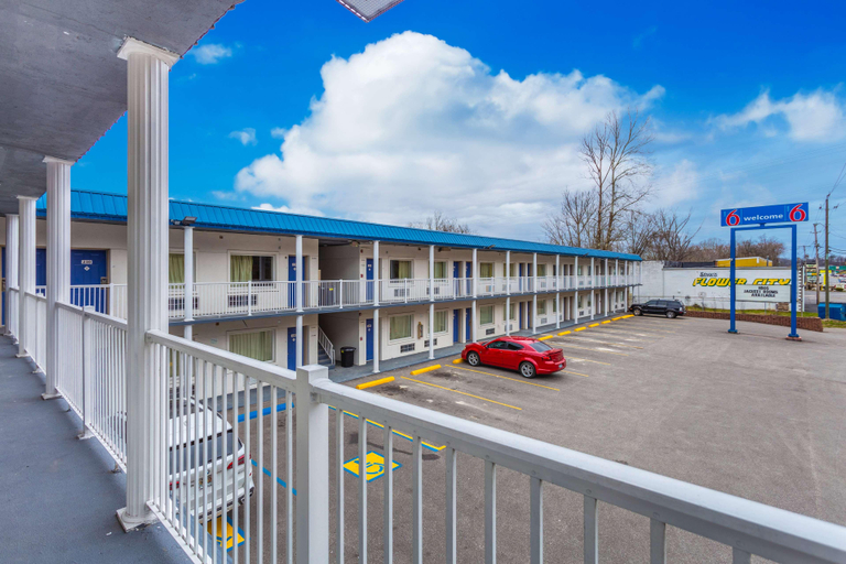 Exterior & Views 5, Motel 6 Huntington, WV, Cabell