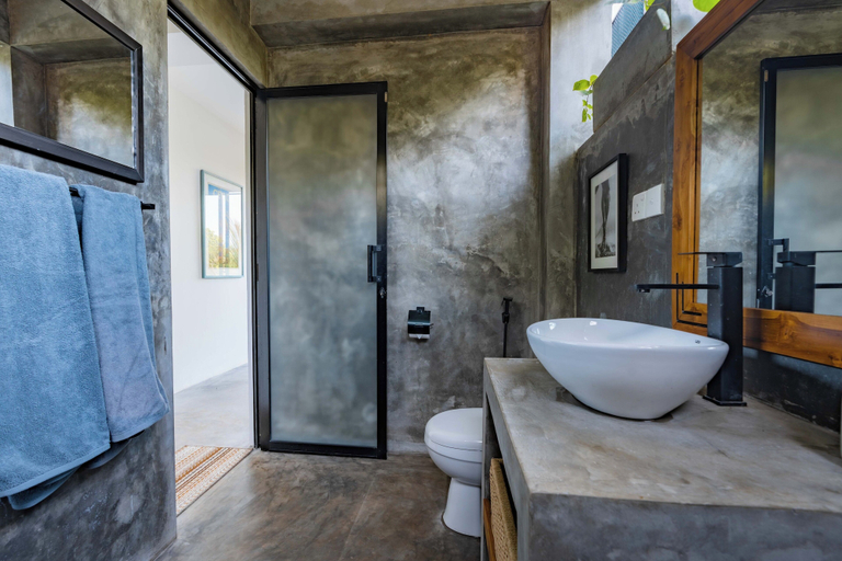 Bathroom 4, Gaia Soul, Dickwella