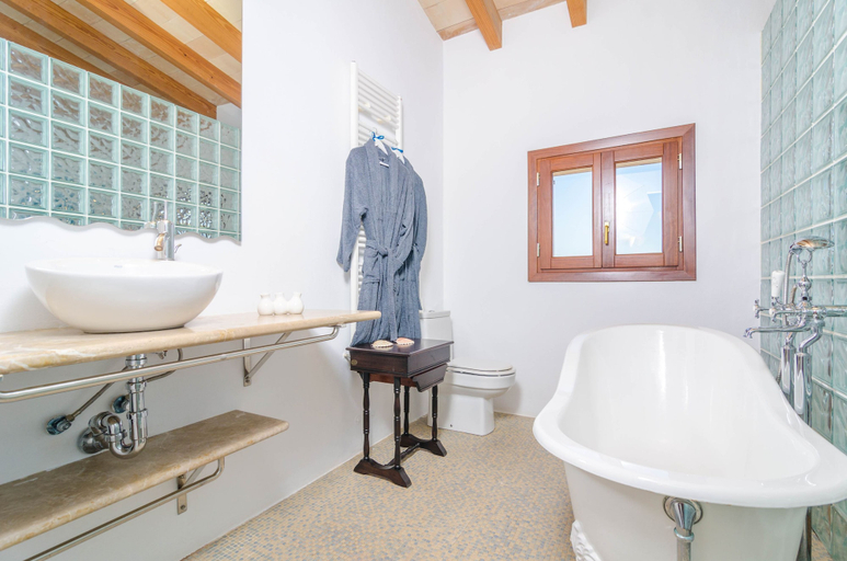 Room 5, Can Teco in Manacor With 3 Bedrooms and 4 Bathrooms, Baleares