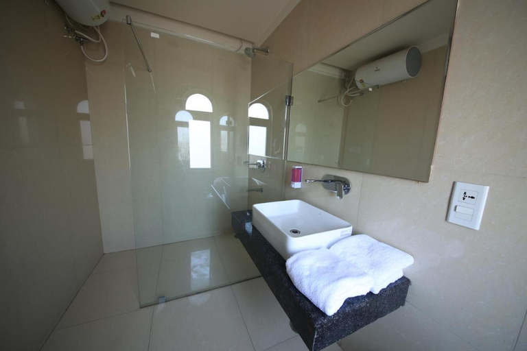 Bathroom 3, Perfectstayz Sagar Near Golden Temple, Amritsar