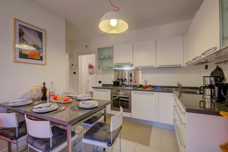 Others 4, Lenni Apart Swimming Pool and Lake, Varese