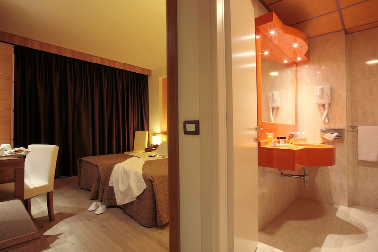 Bedroom 2, HOTEL GALILEI, Pisa