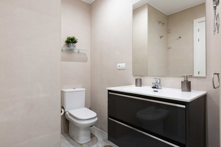 Room 4, Artola in Marbella With 4 Bedrooms and 3 Bathrooms, Málaga