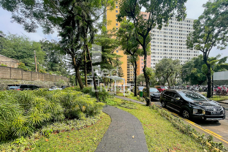 Exterior & Views 17