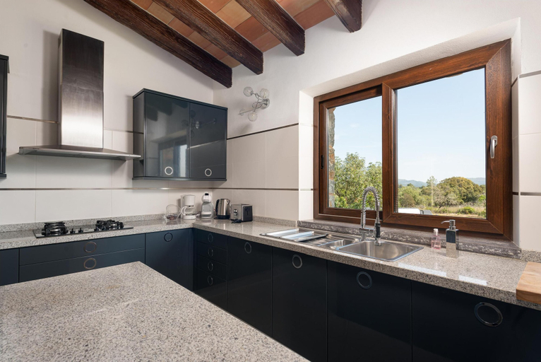 Room 4, Bellpuig 4 in Art With 3 Bedrooms and 2 Bathrooms, Baleares