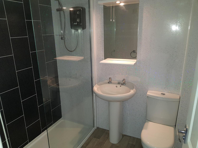 Bathroom, Perran View Holiday Park, Cornwall
