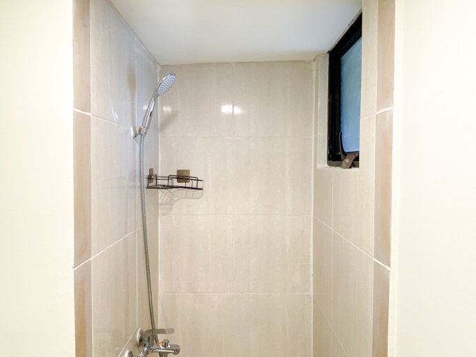 Bathroom 5, Well Designed and Cozy 2BR at Meikarta Apartment By Travelio, Cikarang