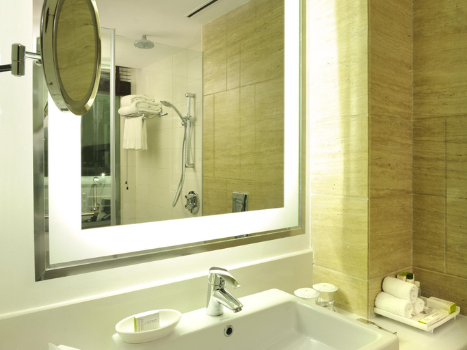 Bathroom 26