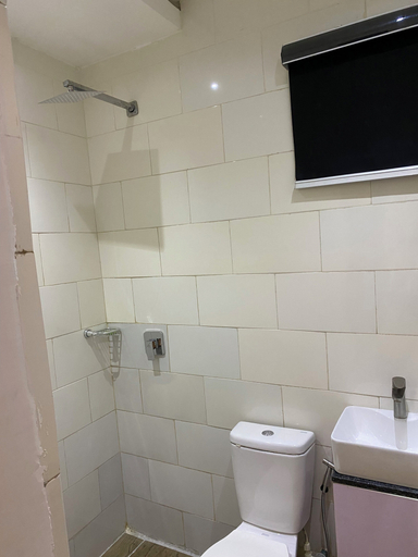 Bathroom 5, Eleven11, Surulere