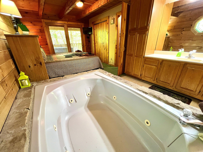 Bathroom 4, Cornerstone, Sevier
