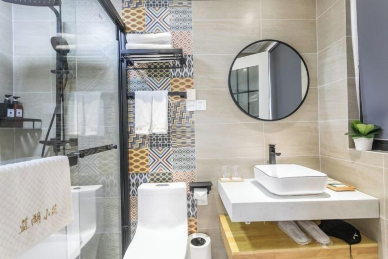 Bathroom 4, Lanhu Xiaozhu Hostel, Suzhou
