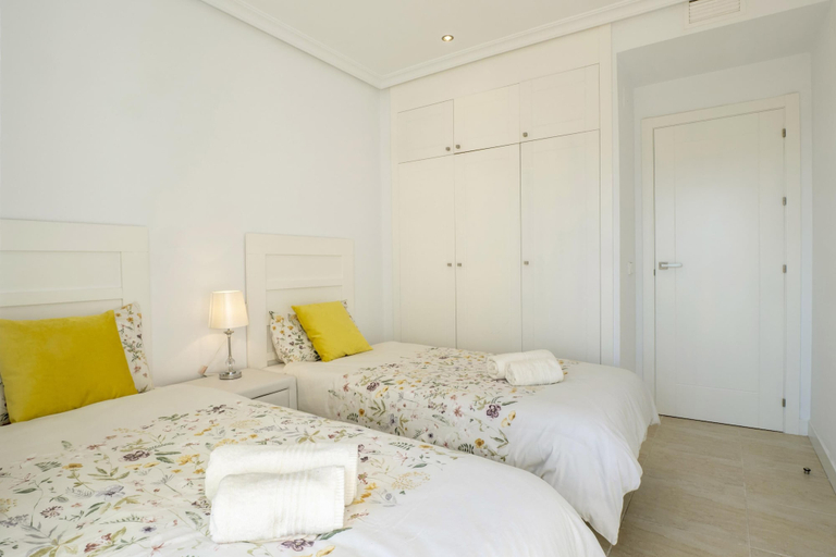 Room 5, Sunset Golf Groundfloor Shared Pool, Málaga