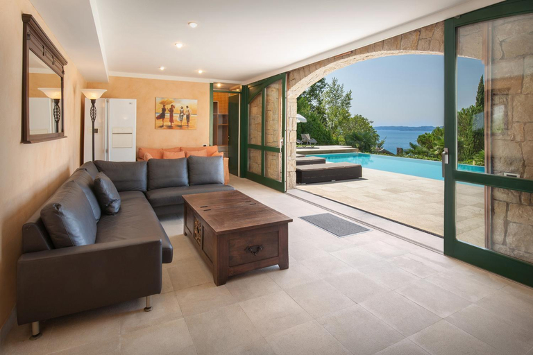 Others 3, Villa Sybille With Pool And Lake View, Verona