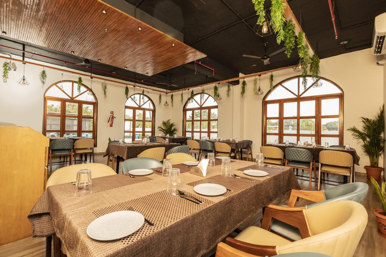 Food & Drinks 4, Krown Palace Resort, Valsad