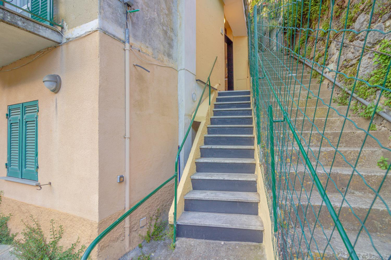 Blue Dolphin by PortofinoHomes, Genova