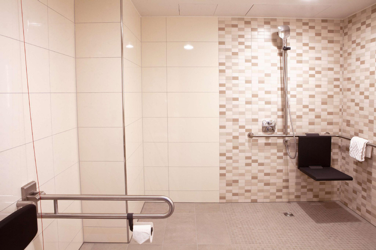 Bathroom 10