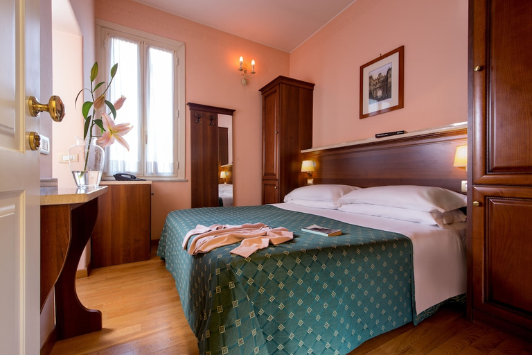 Bedroom 2, Palazzo Venere, Roma