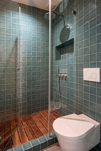Bathroom 2, Mare Cheia: Beach and Surf Apartment 2, Peniche